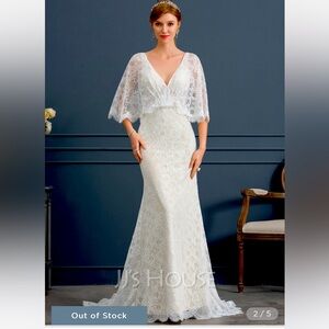 NWT Trumpet/Mermaid style lace sweep wedding dress. Size 6